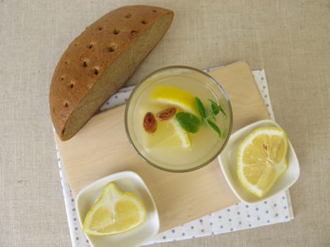 Kvass, homemade bread beer with lemon and mint