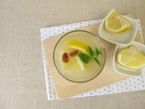 Kvass, homemade bread beer with lemon and mint