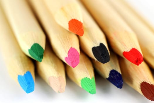 Crayons with wooden sheath suitable for grinding and drawing