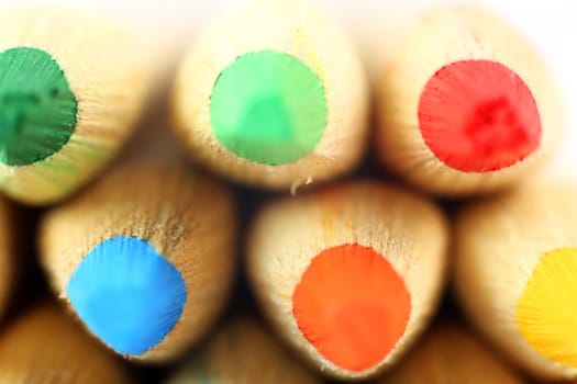 Crayons with wooden sheath suitable for grinding and drawing
