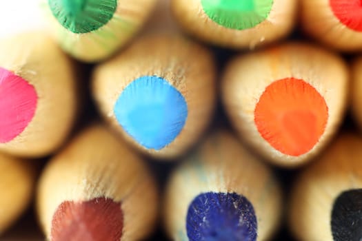 Crayons with wooden sheath suitable for grinding and drawing