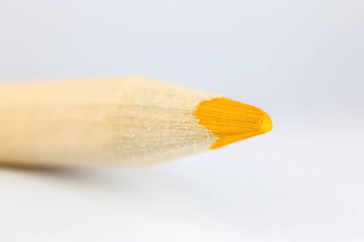 Crayons with wooden sheath suitable for grinding and drawing