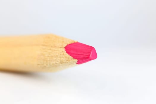Crayons with wooden sheath suitable for grinding and drawing