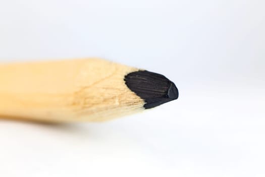 Crayons with wooden sheath suitable for grinding and drawing