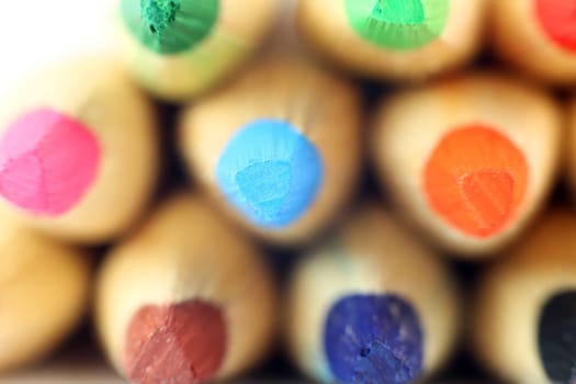 Crayons with wooden sheath suitable for grinding and drawing