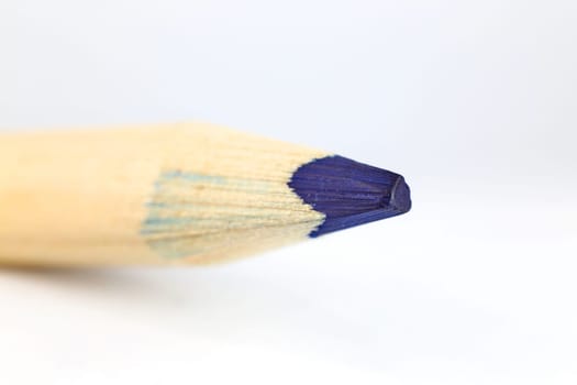 Crayons with wooden sheath suitable for grinding and drawing