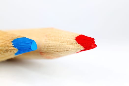 Crayons with wooden sheath suitable for grinding and drawing