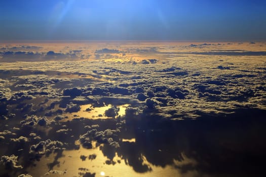 Window seat, a flight in the sunset