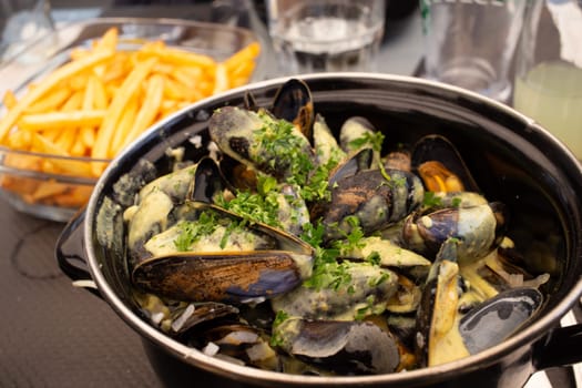 mussel and french fries at the restaurant