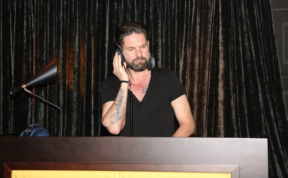 DJ  Kai Schwarz ,.Pre-Easter-Drink and After Work Event  at the Tortue  in Hamburg 2019
