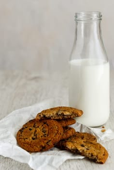 Oatmeal Raisin CookiesOatmeal cookies with raisins and a bottle of milk