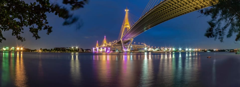 Pnorama Bhumibol Bridge, Chao Phraya River Bridge. Turn on the lights in many colors at night. Pnorama