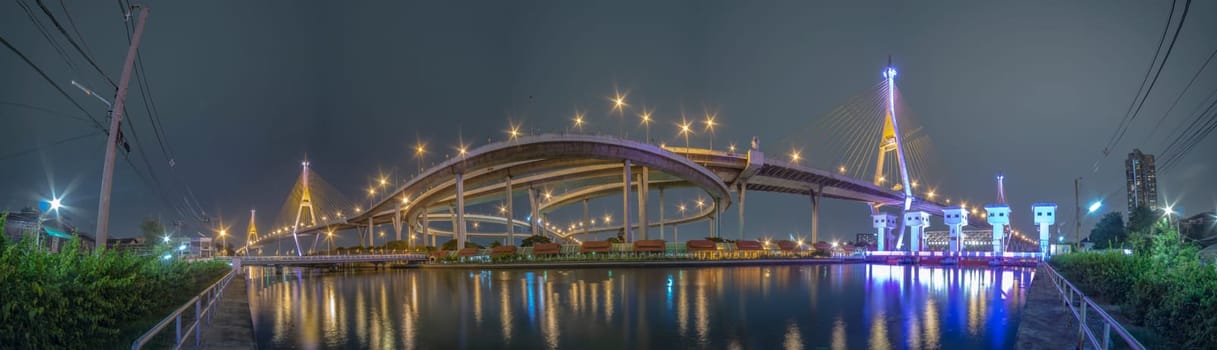 Pnorama Bhumibol Bridge, Chao Phraya River Bridge. Turn on the lights in many colors at night. Pnorama