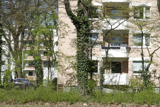 Residential house, multi-family house, trees, Vahr, Bremen