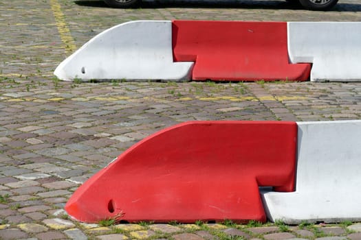 Restrictions with guide element in a parking lot
