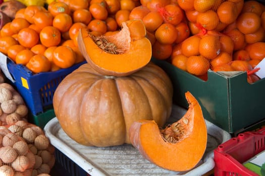 pumpkin and apelsins in sale in outdoor farmer market