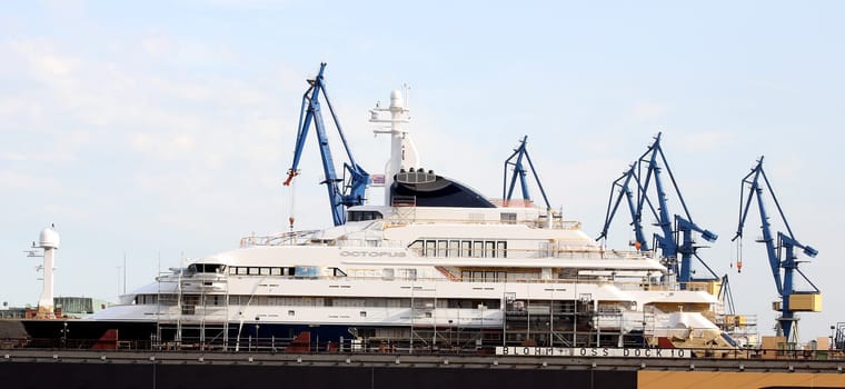 Octopus is a 414-foot (126 m) megayacht owned by the estate of the passed away  Microsoft co-founder Paul Allen  in the Dock from Blohm and Voss - Port  Hamburg on 30.06.2019