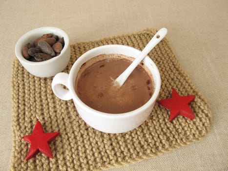 Roasted cocoa beans and hot chocolate without emulsifiers