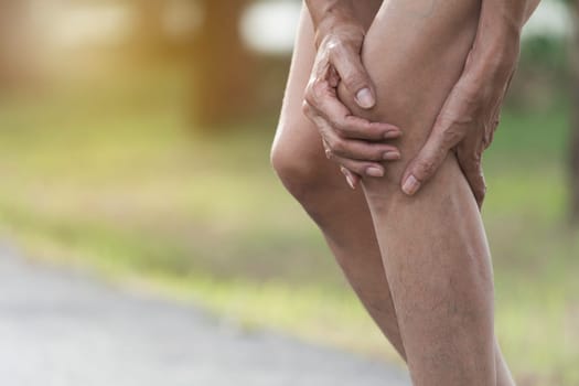 The female clings to a bad leg. The pain in her leg. Health and painful concept.