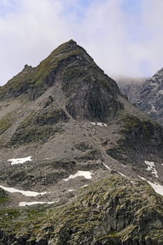 View from the Rudolfshütte on Lake Weißsee to the Tauernkogel as the border between Salzburg and Tyrol