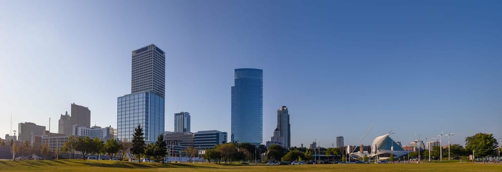 Milwaukee, city in the state of Wisconsin, United States of American, as seen on the afternoon from the lakefront
