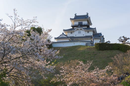 Kakegawa Castle is in Kakegawa City, Shizuoka Prefecture.It is located on a small hill, a 15-minute walk north of JR Kakegawa Station. It was first built by Asahina Yasuhiro in 1513.