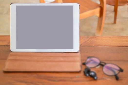 Online wireless device on wooden table, stock phto