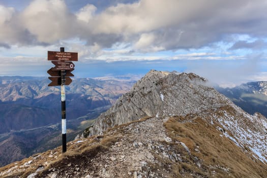 La Om Peak (Piscul Baciului) 2238m. Piatra Craiului Mountains, Romania