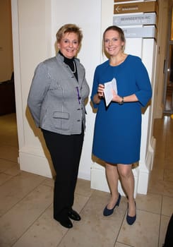 Prof. Tulga Beyerle ,Juliane Moecklinghoff, .BENEFIZABEND  HAMBURG SOZIAL GESTALTEN  vom Kuratorium und des Vorstands des Foerderkreises der Evangelischen Stiftung Alsterdorf e.V. luden ein , mit festlichem Dinner, Auktion und abwechslungsreichem Programm im  Spiegelsaal des Museums für Kunst und Gewerbe Hamburg, Steintorplatz, Hamburg am 05.11.2019