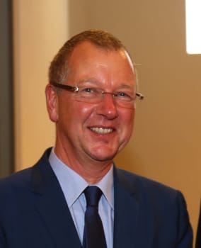 Prof. Dr. Hanns-Stephan Haas,.BENEFIZABEND  HAMBURG SOZIAL GESTALTEN  vom Kuratorium und des Vorstands des Foerderkreises der Evangelischen Stiftung Alsterdorf e.V. luden ein , mit festlichem Dinner, Auktion und abwechslungsreichem Programm im  Spiegelsaal des Museums für Kunst und Gewerbe Hamburg, Steintorplatz, Hamburg am 05.11.2019
