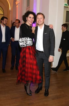 Kristina Picht und Juergen Imken,.BENEFIZABEND  HAMBURG SOZIAL GESTALTEN  vom Kuratorium und des Vorstands des Foerderkreises der Evangelischen Stiftung Alsterdorf e.V. luden ein , mit festlichem Dinner, Auktion und abwechslungsreichem Programm im  Spiegelsaal des Museums für Kunst und Gewerbe Hamburg, Steintorplatz, Hamburg