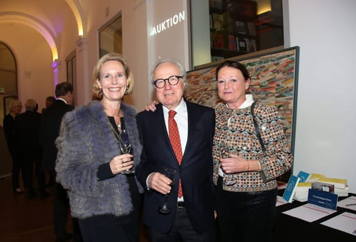 Katrin Nielsen, Guenther E.Mastalka , Ingeborg Fischer ,.BENEFIZABEND  HAMBURG SOZIAL GESTALTEN  vom Kuratorium und des Vorstands des Foerderkreises der Evangelischen Stiftung Alsterdorf e.V. luden ein , mit festlichem Dinner, Auktion und abwechslungsreichem Programm im  Spiegelsaal des Museums für Kunst und Gewerbe Hamburg, Steintorplatz, Hamburg am 05.11.201