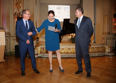 Prof. Dr. Hanns-Stephan Haas, Juliane Moecklinghoff,   Michael Eggenschwiler,.BENEFIZABEND  HAMBURG SOZIAL GESTALTEN  vom Kuratorium und des Vorstands des Foerderkreises der Evangelischen Stiftung Alsterdorf e.V. luden ein , mit festlichem Dinner, Auktion und abwechslungsreichem Programm im  Spiegelsaal des Museums für Kunst und Gewerbe Hamburg, Steintorplatz, Hamburg am 05.11.2019.