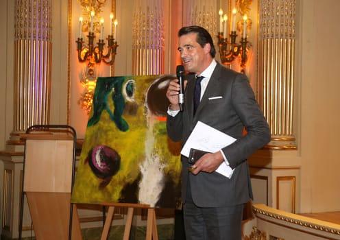 Pieter Wasmuth ( Vattenfall).BENEFIZABEND  HAMBURG SOZIAL GESTALTEN  vom Kuratorium und des Vorstands des Foerderkreises der Evangelischen Stiftung Alsterdorf e.V. luden ein , mit festlichem Dinner, Auktion und abwechslungsreichem Programm im  Spiegelsaal des Museums für Kunst und Gewerbe Hamburg, Steintorplatz, Hamburg am 05.11.2019. .