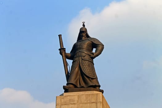 Admiral Yi Sun-sin in Gwanghwamun Square in Seoul