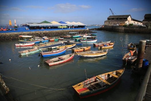 SALVADOR, BAHIA / BRAZIL - November 6, 2019: Boats are seen docked at the port of Feira de Sao Joaquim in Salvador (BA). Due to oil spill in the Brazilian sea, fishermen are having difficulty working,  (Joa Souza / Panthermedia).