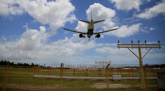 SALVADOR, BAHIA / BRAZIL - November 7, 2019:Tam Linhas Aéreas Airbus is seen while approaching the runway at Salvador (BA) airport. (Joa Souza / Panthermedia).