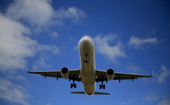 SALVADOR, BAHIA / BRAZIL - November 7, 2019:Tam Linhas Aéreas Airbus is seen while approaching the runway at Salvador (BA) airport. (Joa Souza / Panthermedia).
