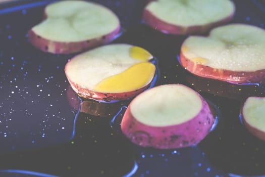 The barbecue evening: it can also be vegetarian, with delicious cucumber salad and grilled vegetables.