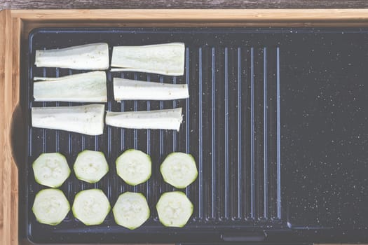 The barbecue evening: it can also be vegetarian, with delicious cucumber salad and grilled vegetables.