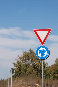 Signpostin on the highway go round