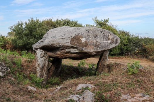 Dolmen Run-er-Sinzen megalithic monument and archaeological site near Erdeven, departement Morbihan, Brittany, France