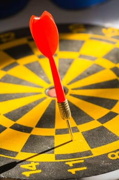 target and arrow - symbol foto