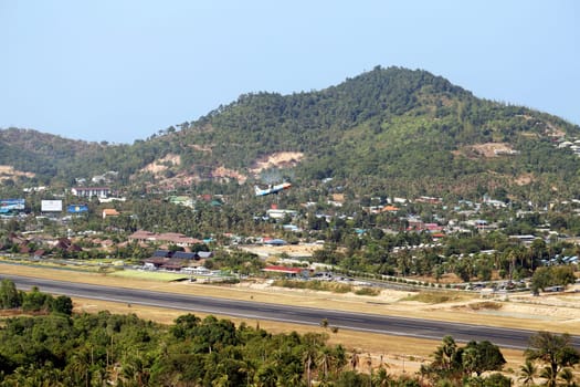 The plane takes off from the airport of Koh Samui in Thailand