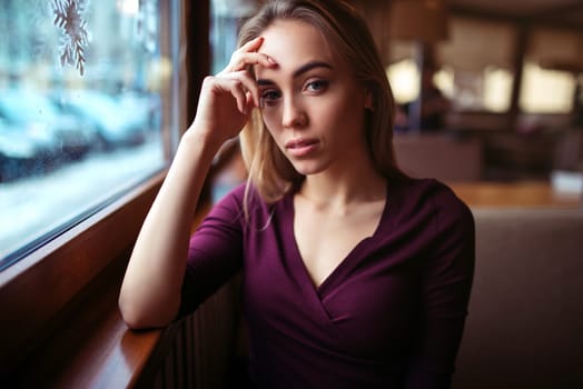 Beauty woman waiting in coffee shop. Young girl in restaurant.