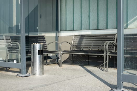 Modern outdoor relaxation area with bench outside