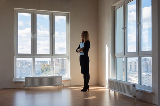 The realtor is still waiting for buyers to look out the window
