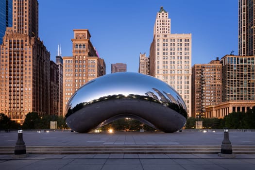 CHICAGO, ILLINOIS/USA-OCTOBRE 13, 2018 : Panoramic image of the Cloud Gate or The Bean in the morning OCTOBRE 09, 2018 in Millennium Park, Chicago, Illinois