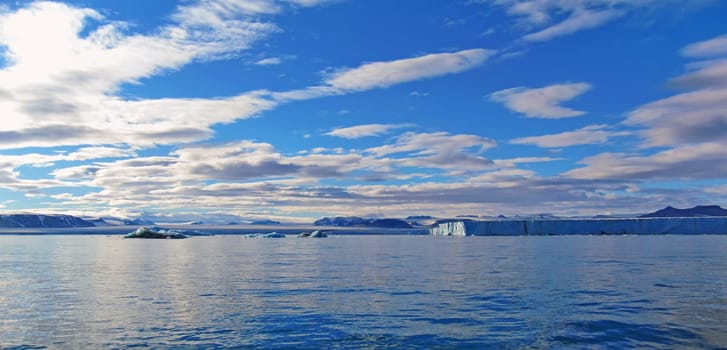 20km long glacier edge of Negribreen, Svalbard Coast