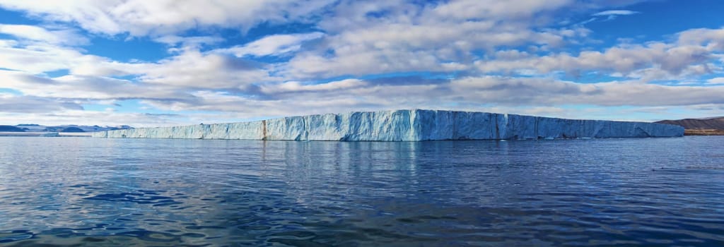 20km long glacier edge of Negribreen, Svalbard Coast
